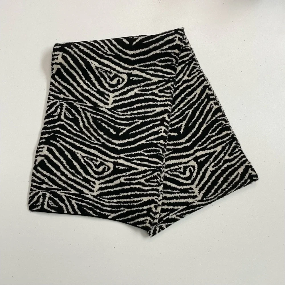 Michael Kors Scarf Soft Wool Animal Print Zebra Black Cream